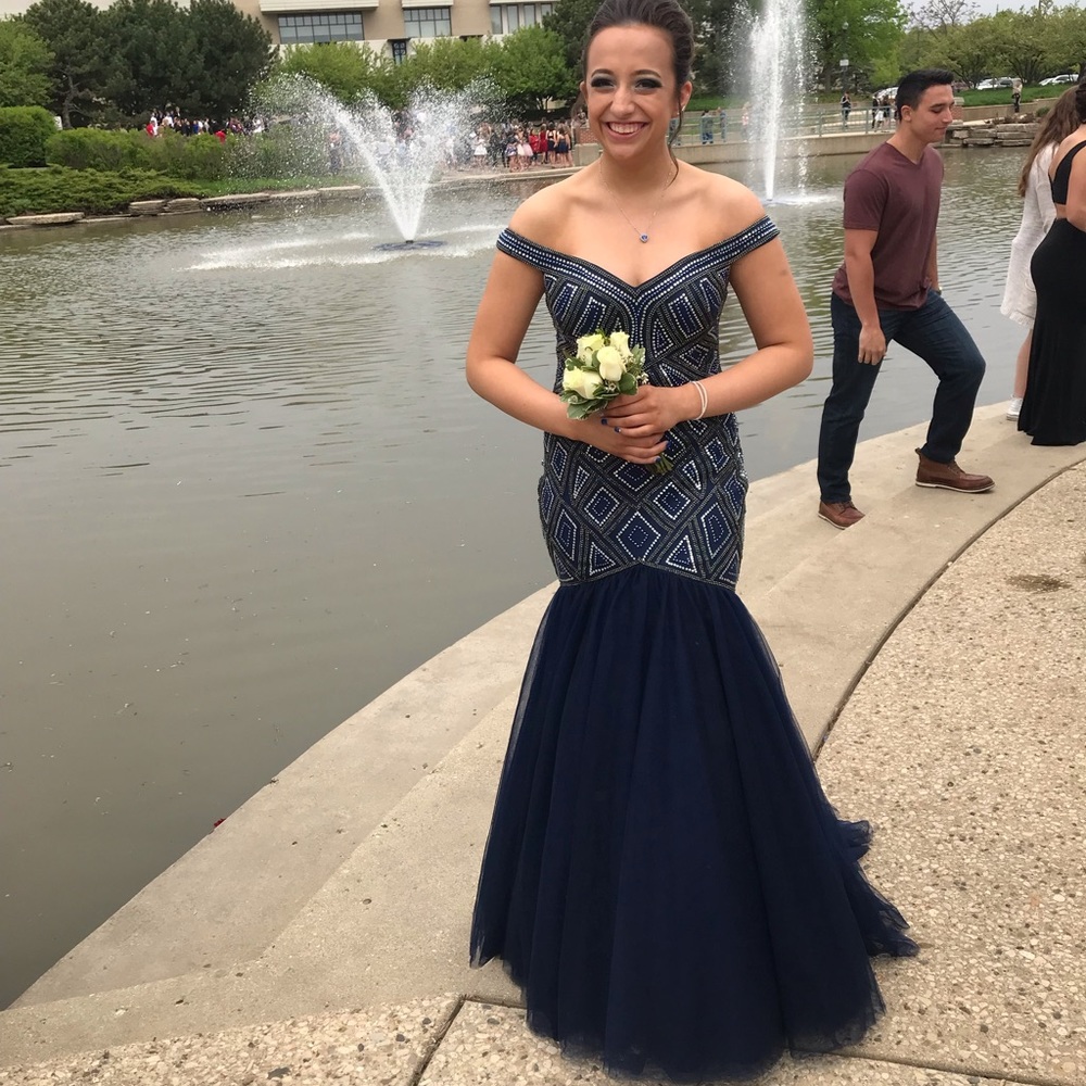 Lucci Lu Navy blue prom dress
